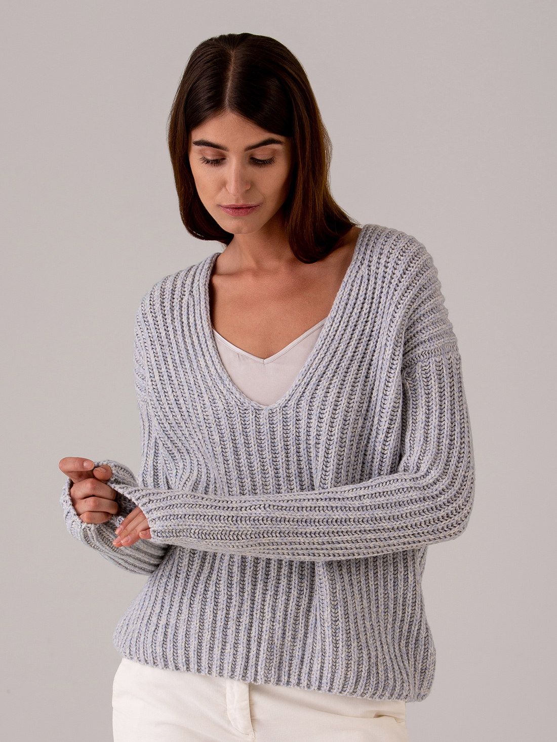 Detailansicht von Grobstrickpullover aus Wolle von ARMEDANGELS