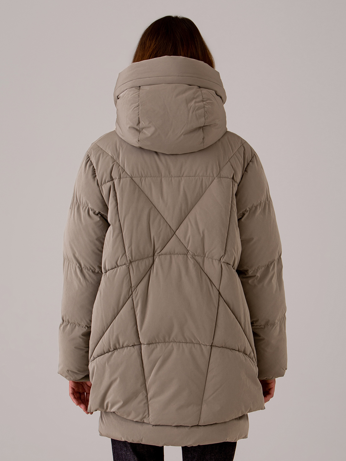 Detailansicht von Steppmantel von BLONDE NO. 8