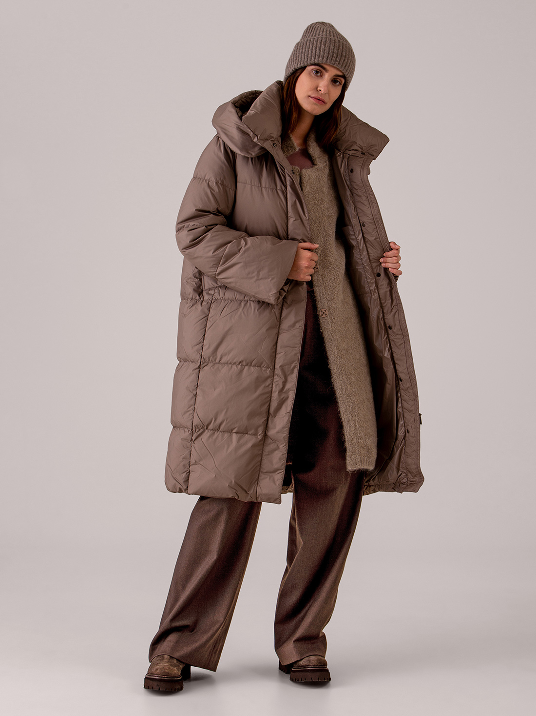 Detailansicht von Daunenmantel von LIS LAREIDA