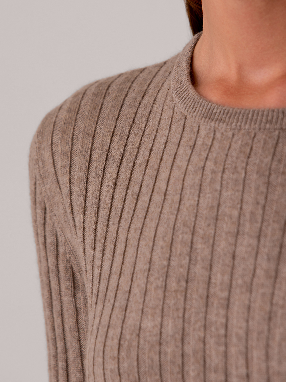 Detailansicht von Maxi-Strickkleid aus Cashmere von LISA YANG