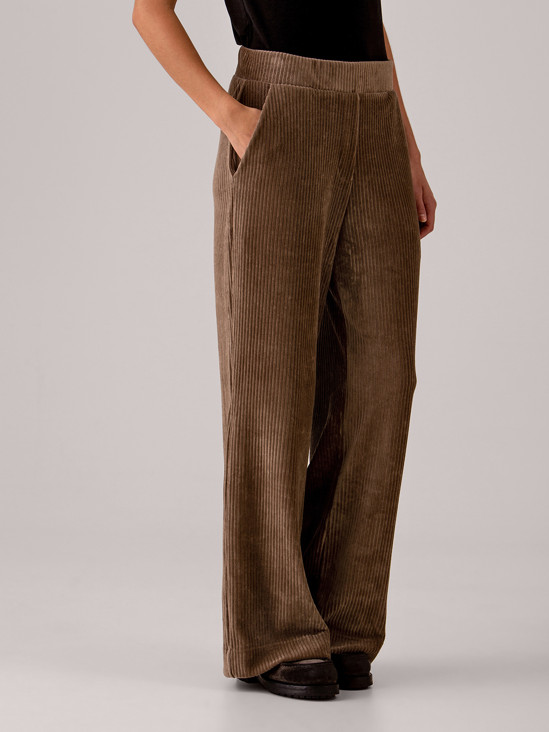 Detailansicht von Weite Hose aus Cord von DANIELS