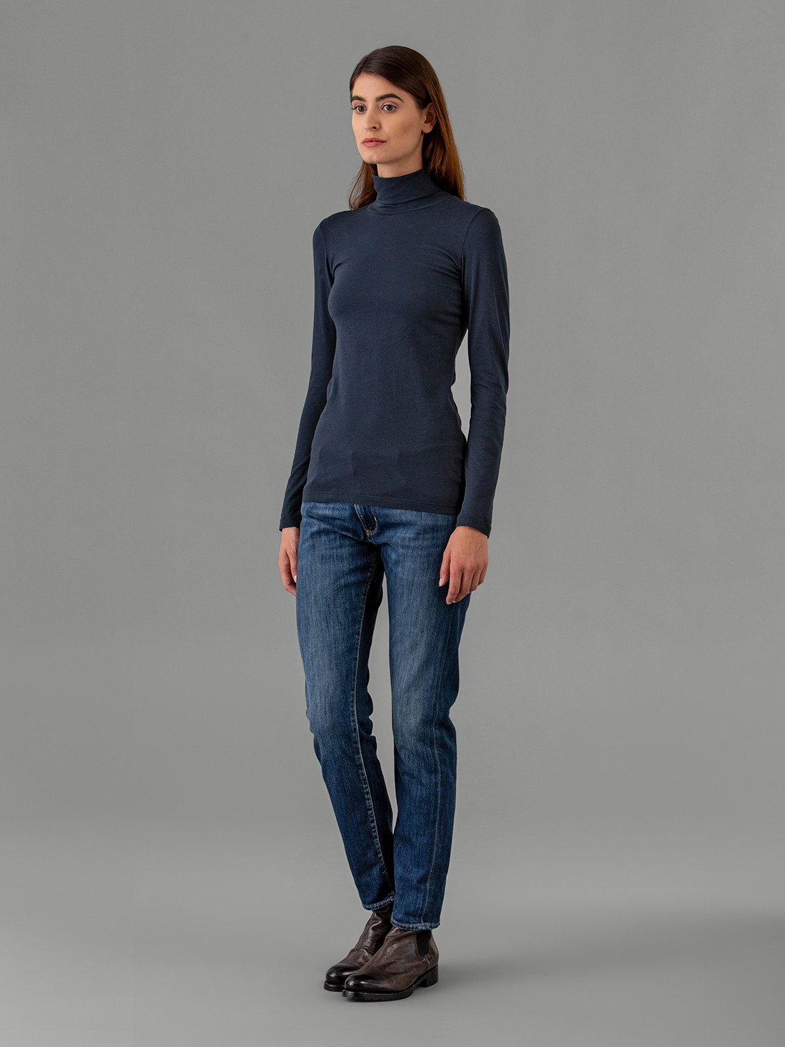 Detailansicht von Rollkragenshirt aus Baumwolle von LIS LAREIDA