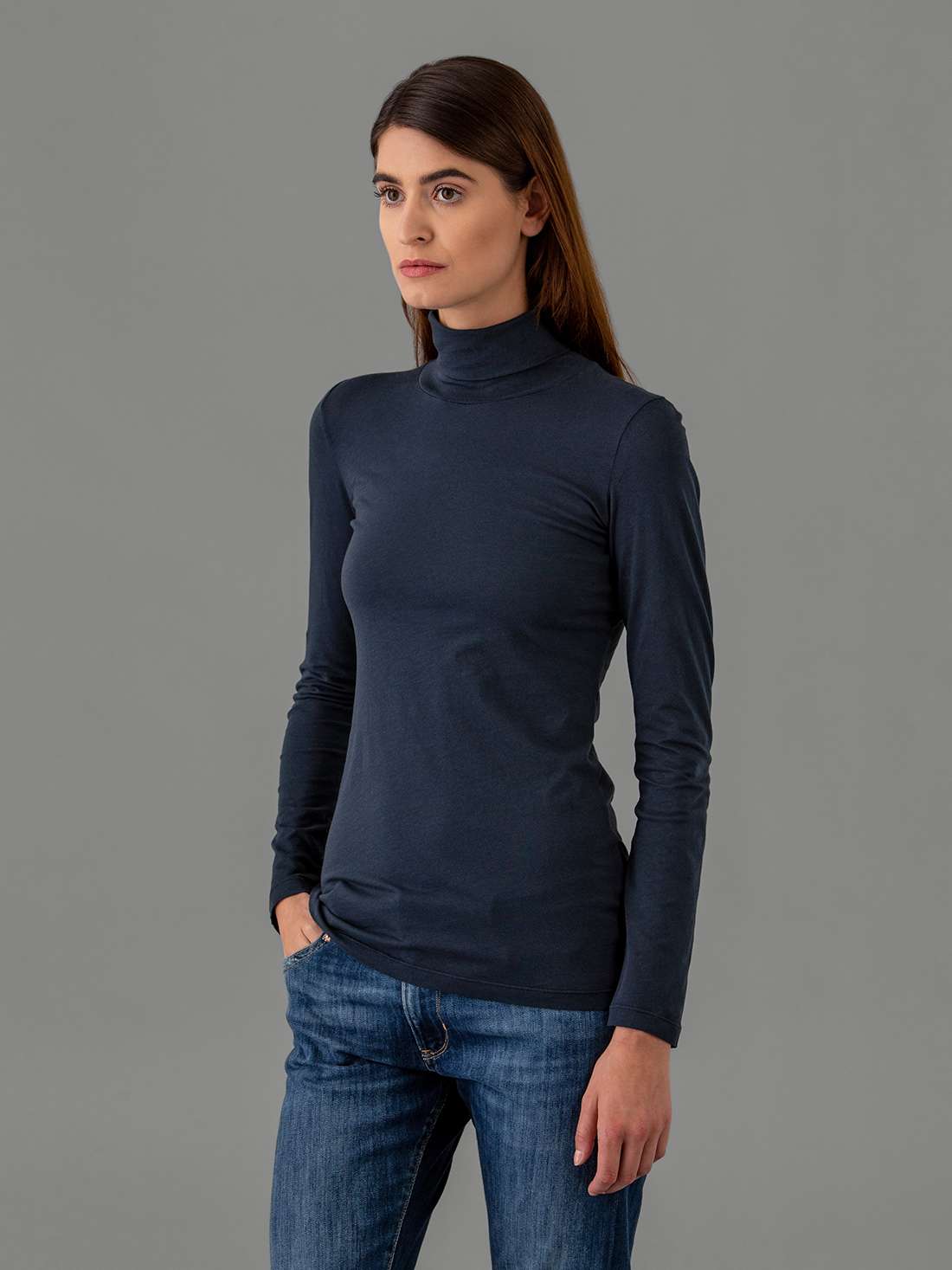 Detailansicht von Rollkragenshirt aus Baumwolle von LIS LAREIDA