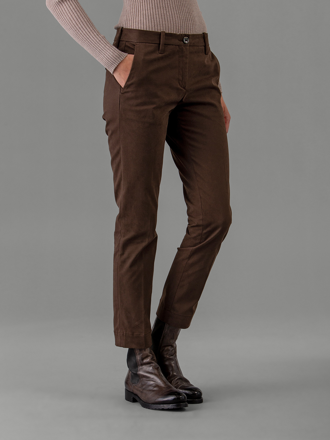 Detailansicht von Chinohose aus Baumwolle von NINE IN THE MORNING