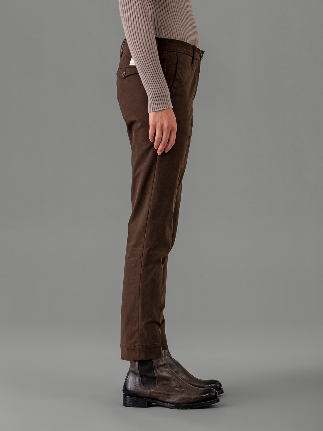 Detailansicht von Chinohose aus Baumwolle von NINE IN THE MORNING