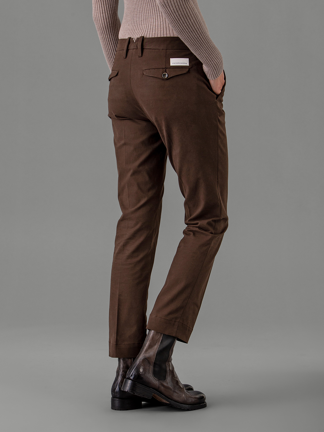 Detailansicht von Chinohose aus Baumwolle von NINE IN THE MORNING