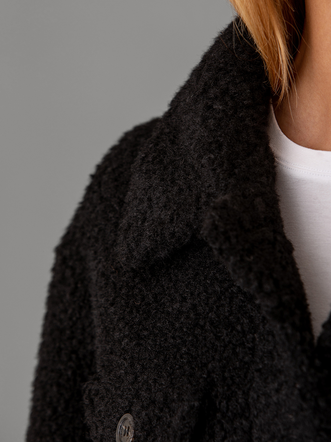 Detailansicht von Teddy-Mantel von OAKWOOD