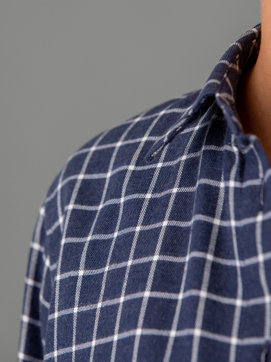 Detailansicht von Baumwollbluse von FIL NOIR