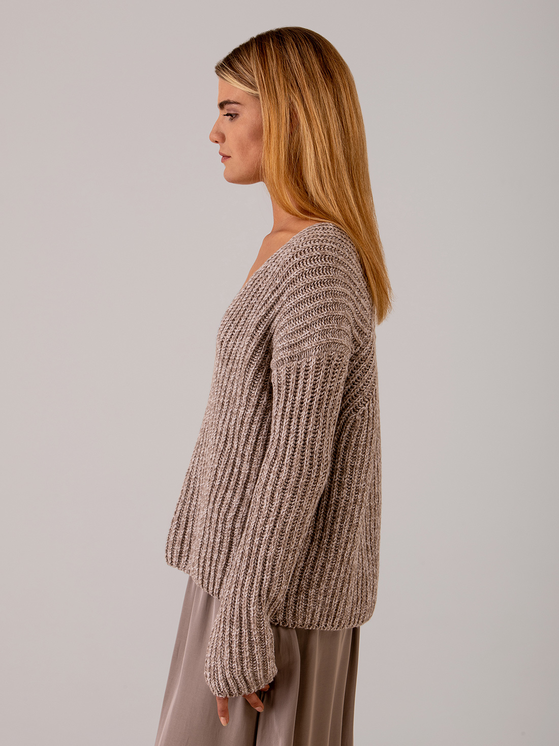 Detailansicht von Grobstrickpullover aus Wolle von ARMEDANGELS