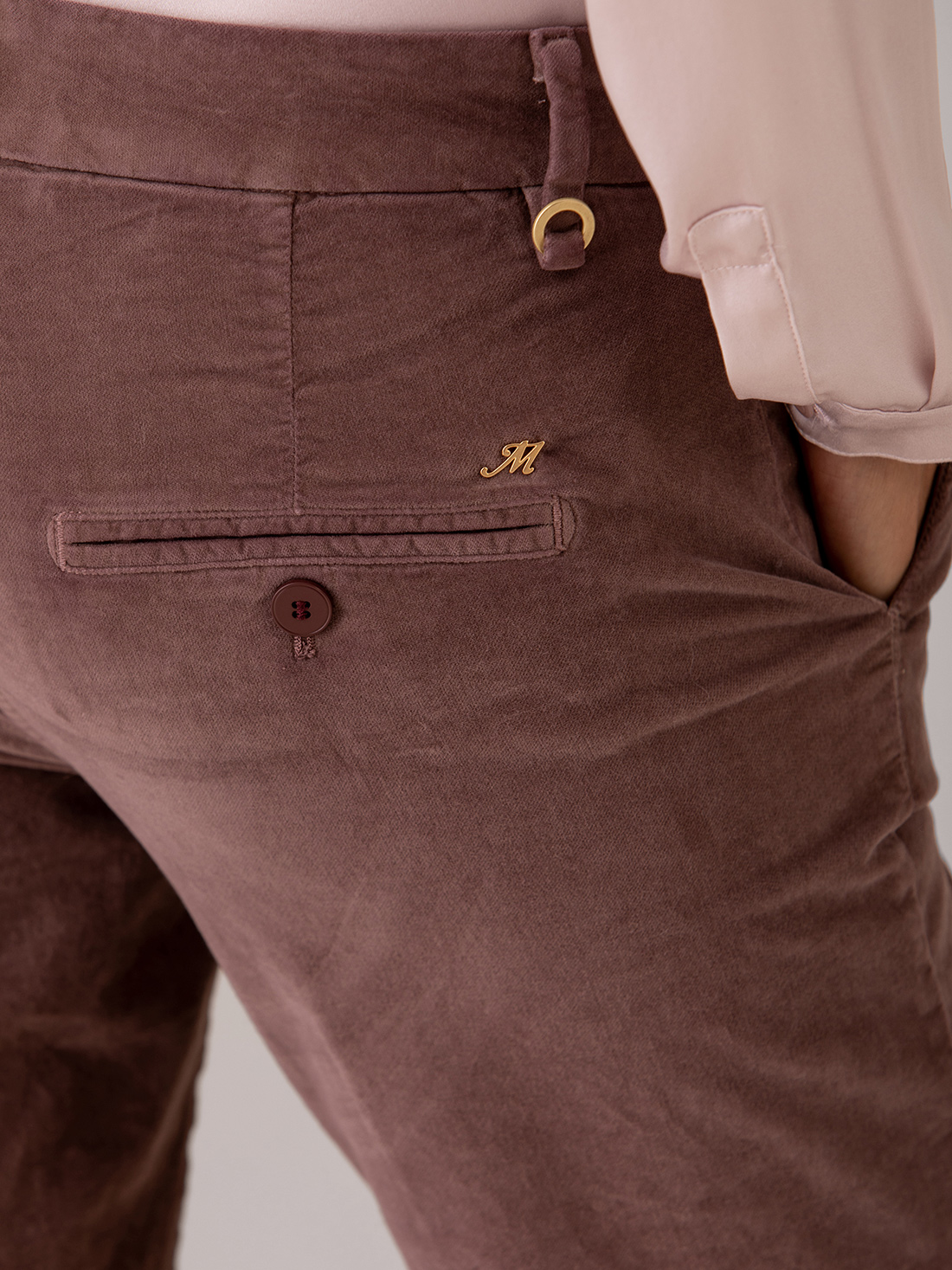 Detailansicht von Chinohose aus Samt von MASON’S