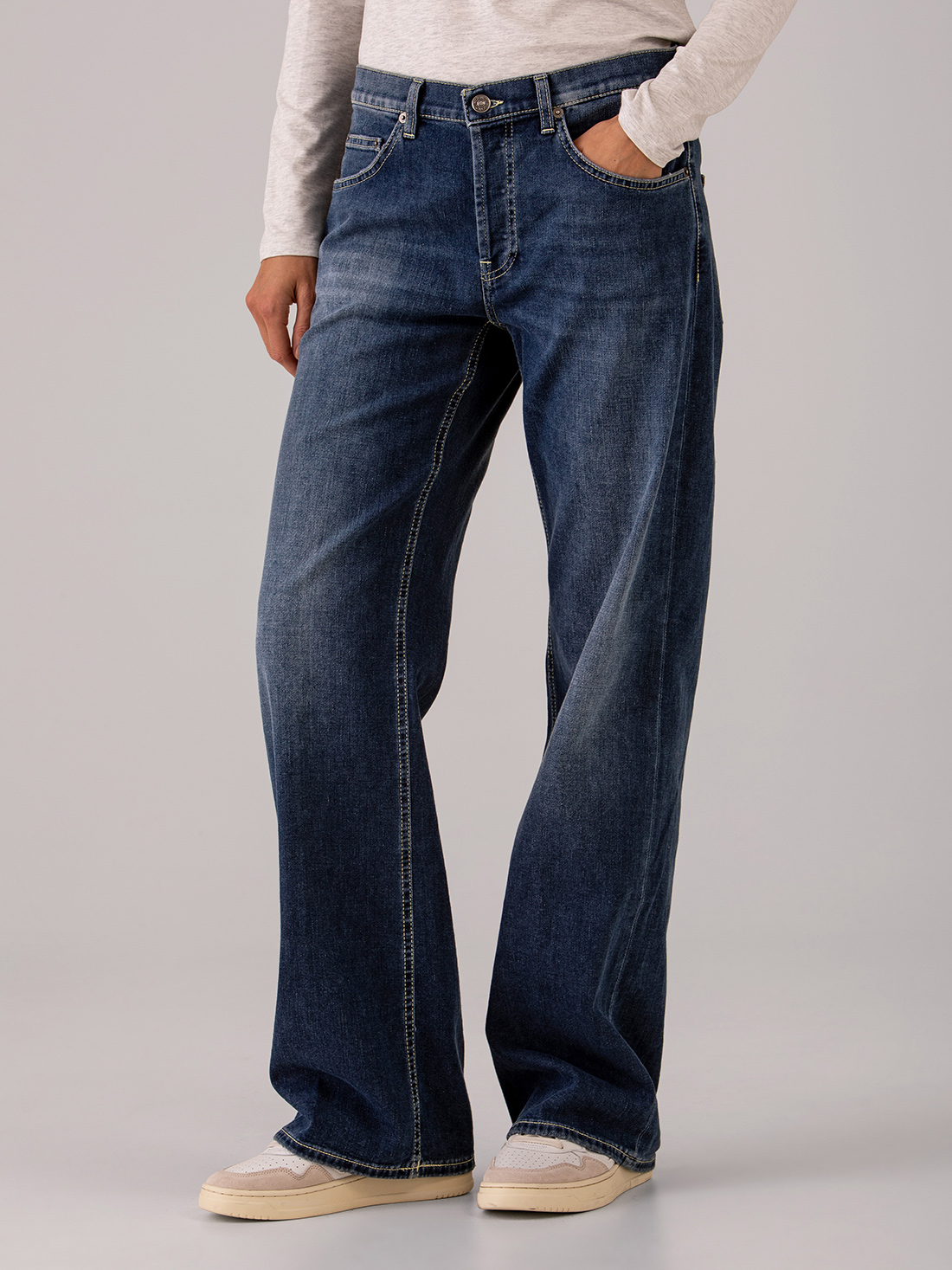 Detailansicht von Straight Leg Jeans von DONDUP