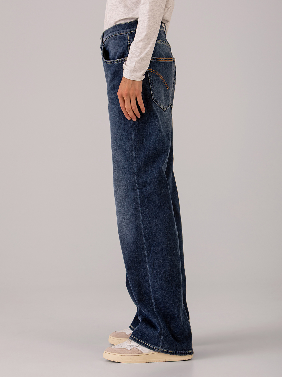 Detailansicht von Straight Leg Jeans von DONDUP