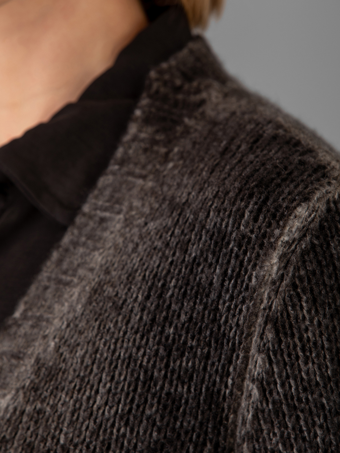 Detailansicht von Cardigan aus Cashmere von AVANT TOI