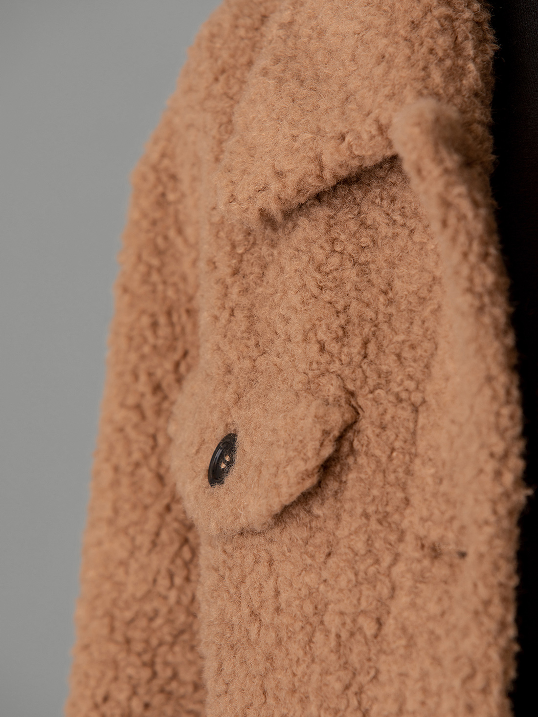 Detailansicht von Teddyfell Mantel von OAKWOOD