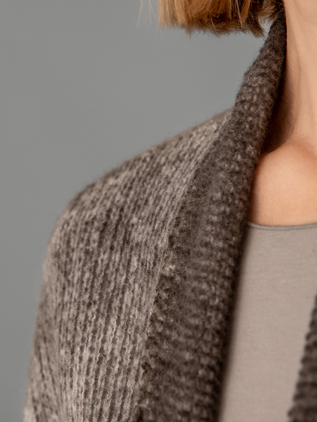 Detailansicht von Cardigan aus Cashmere von AVANT TOI