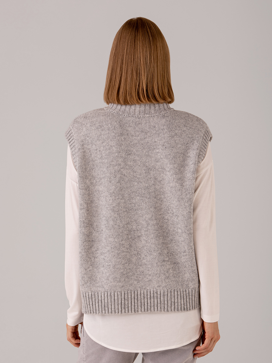 Detailansicht von Pullunder aus Wolle von ARMEDANGELS