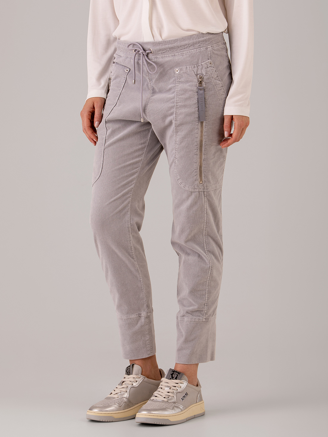 Detailansicht von Hose aus Cord im Jogging-Stil von MAC