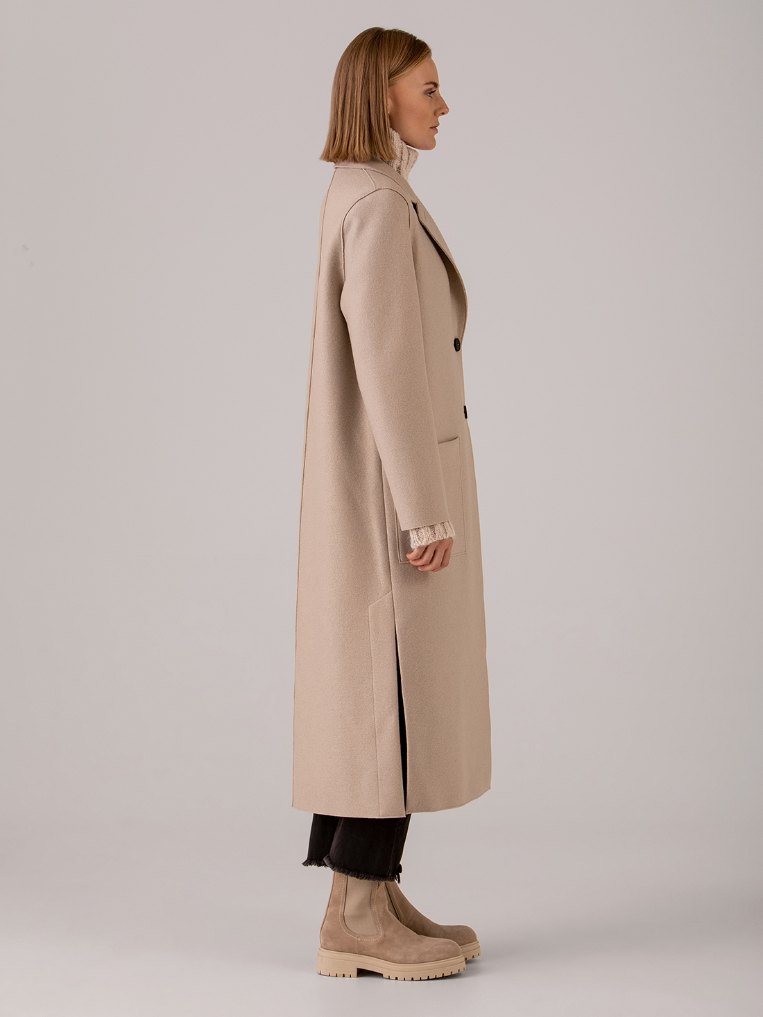 Detailansicht von Langer Mantel von HARRIS WHARF LONDON