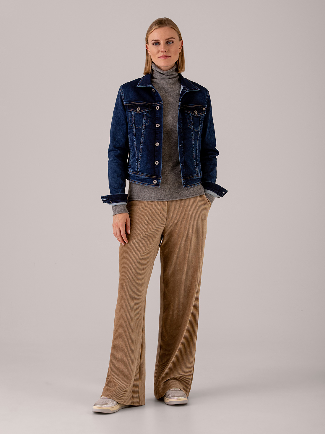 Detailansicht von Weite Hose aus Cord von DANIELS