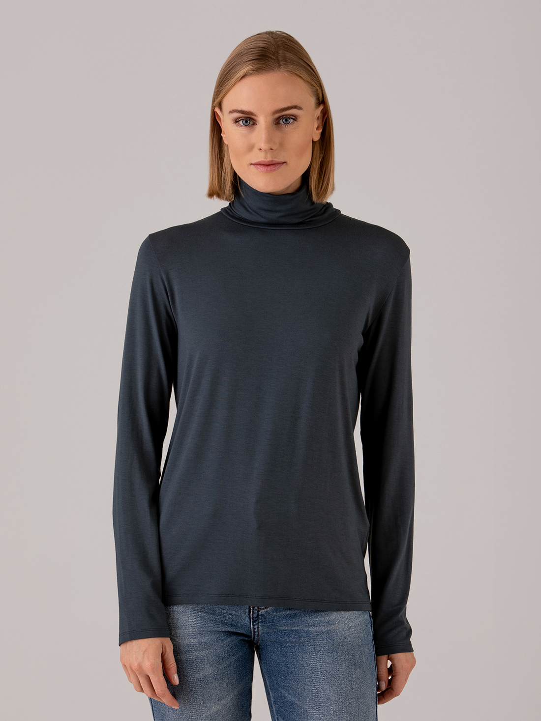 Detailansicht von Rollkragenshirt von UNIVERSEL