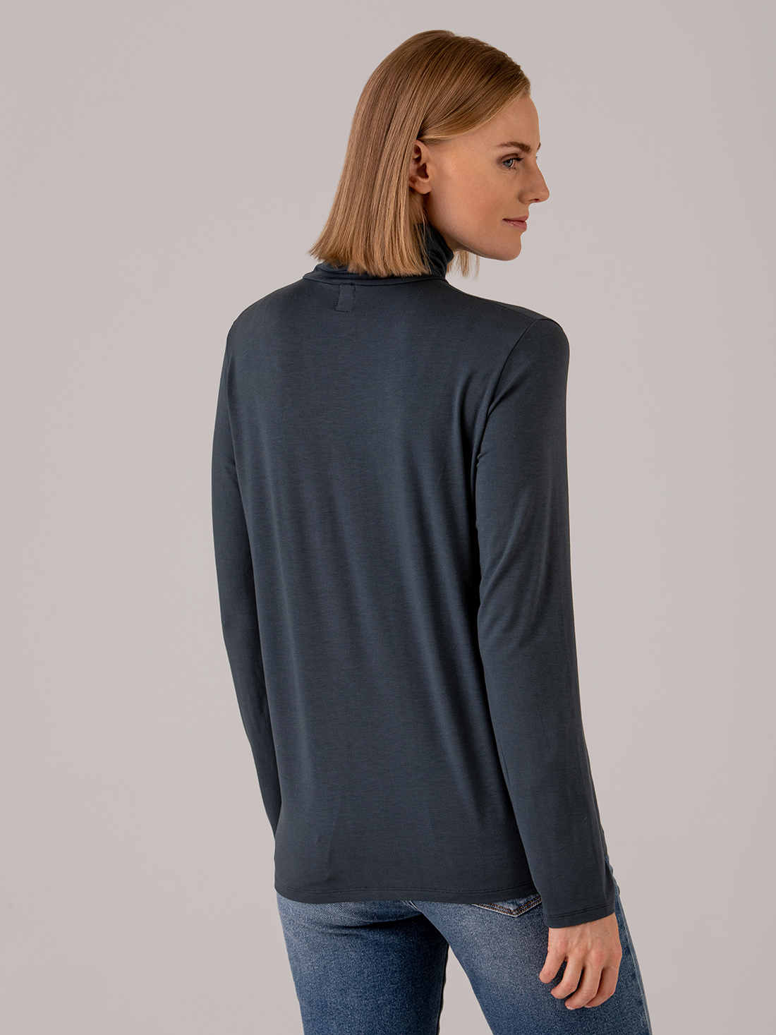 Detailansicht von Rollkragenshirt von UNIVERSEL