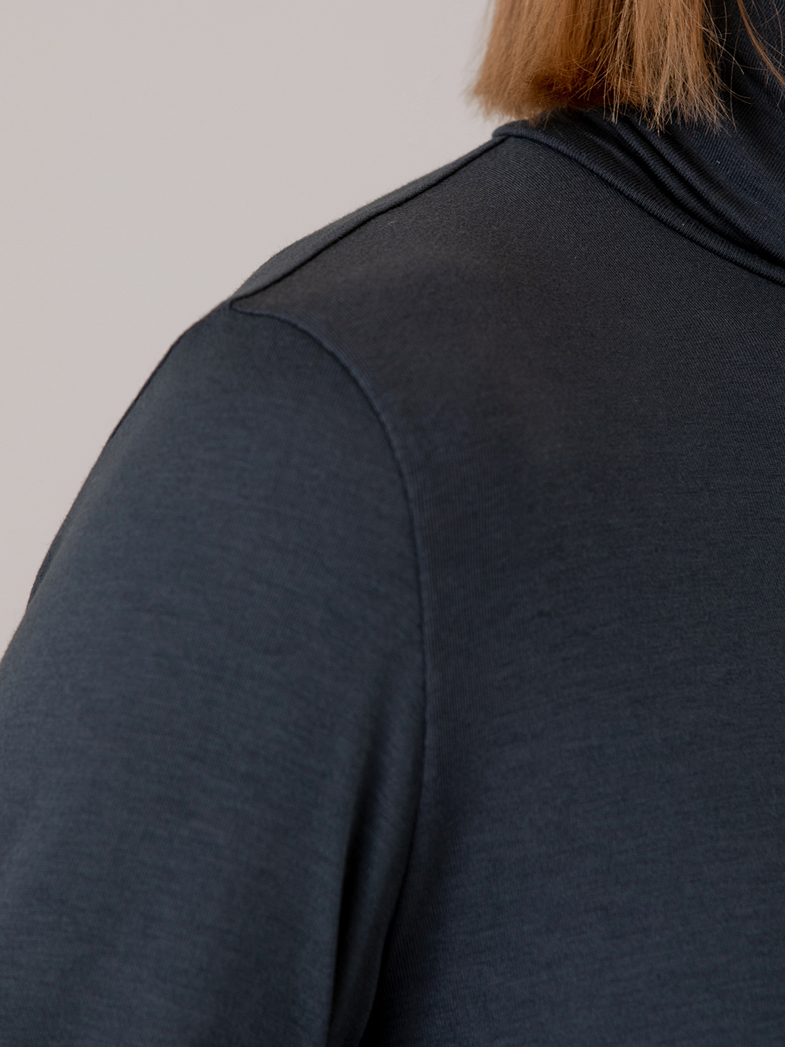 Detailansicht von Rollkragenshirt von UNIVERSEL