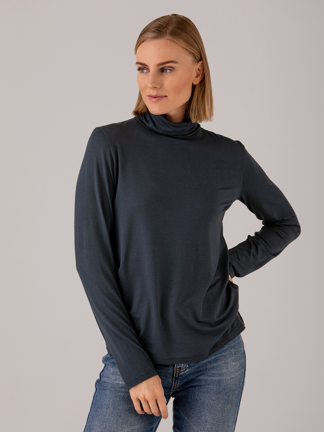 Detailansicht von Rollkragenshirt von UNIVERSEL