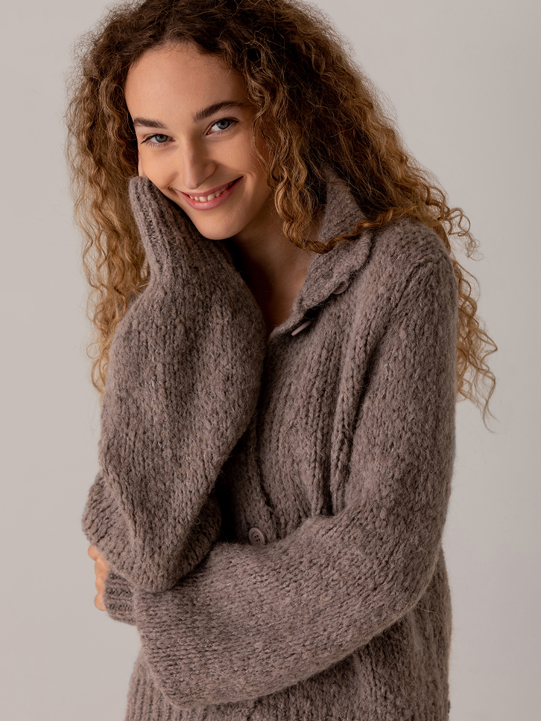 Detailansicht von Strickjacke von BELLAMY