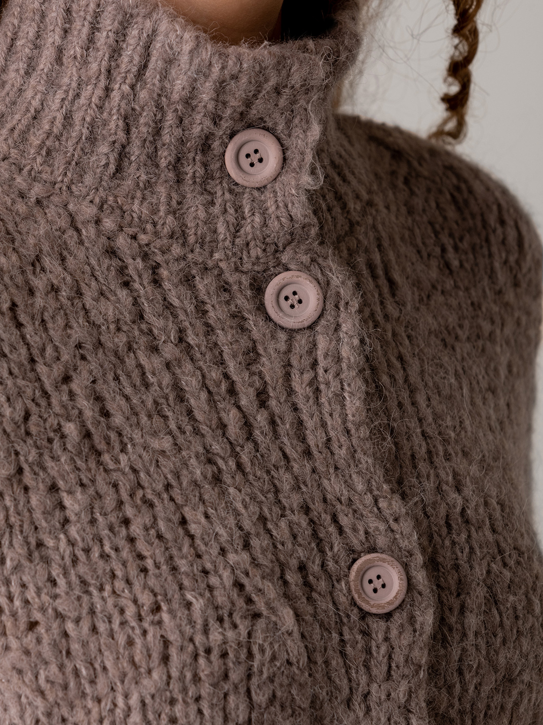 Detailansicht von Strickjacke von BELLAMY