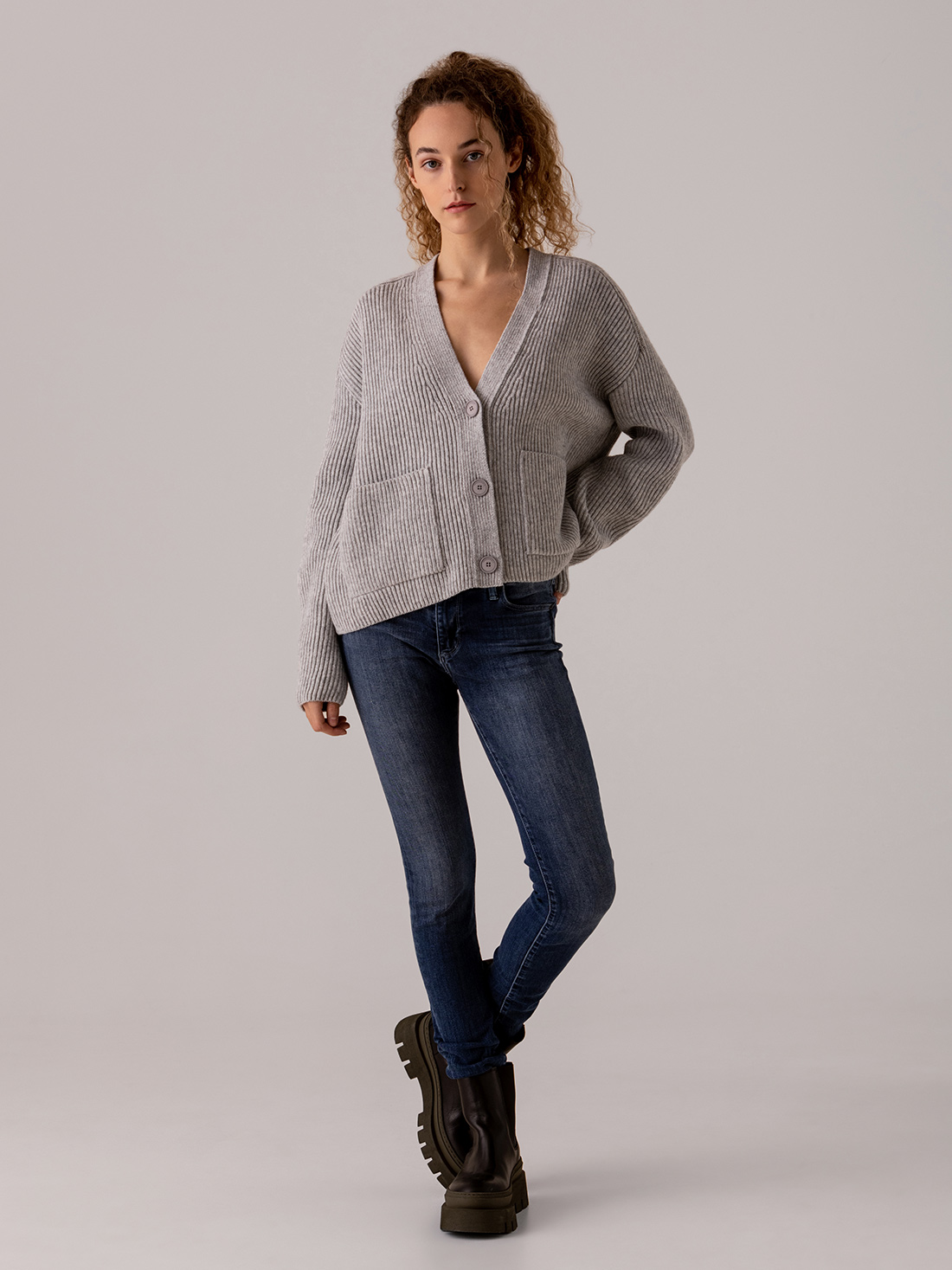 Detailansicht von Kurze Strickjacke von ARMEDANGELS