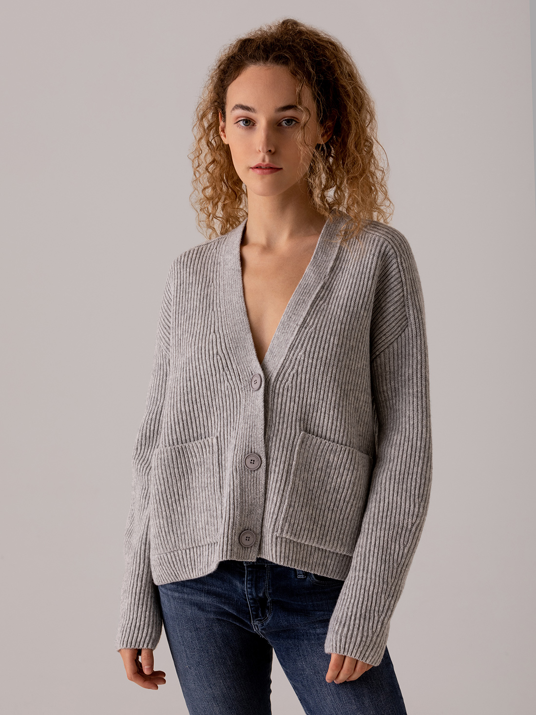 Detailansicht von Kurze Strickjacke von ARMEDANGELS