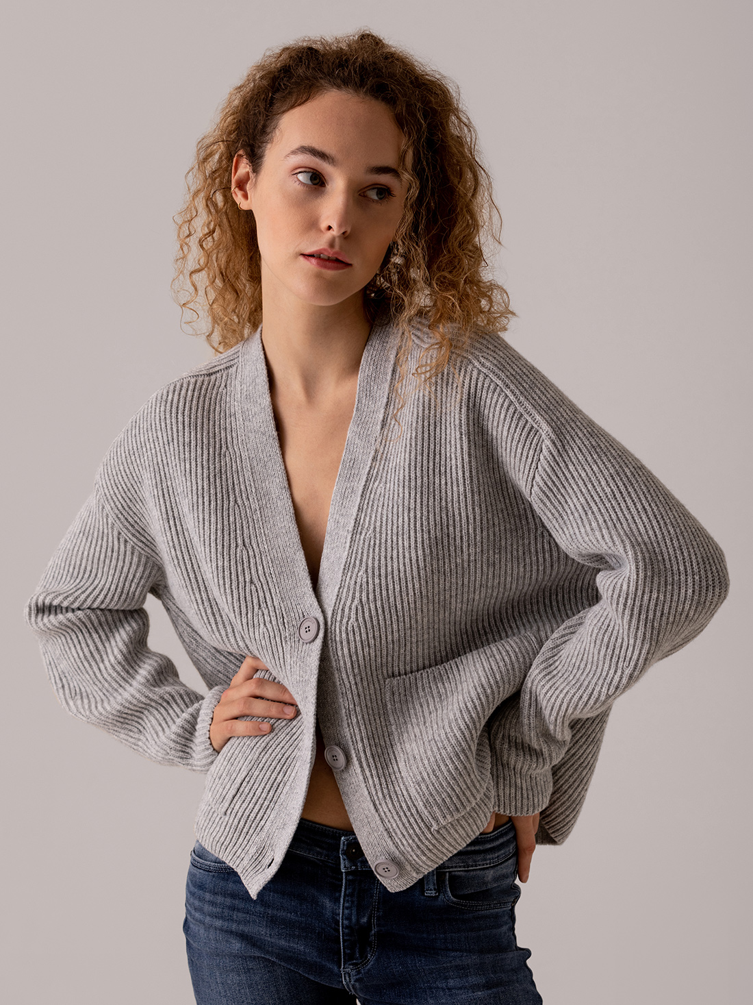 Detailansicht von Kurze Strickjacke von ARMEDANGELS