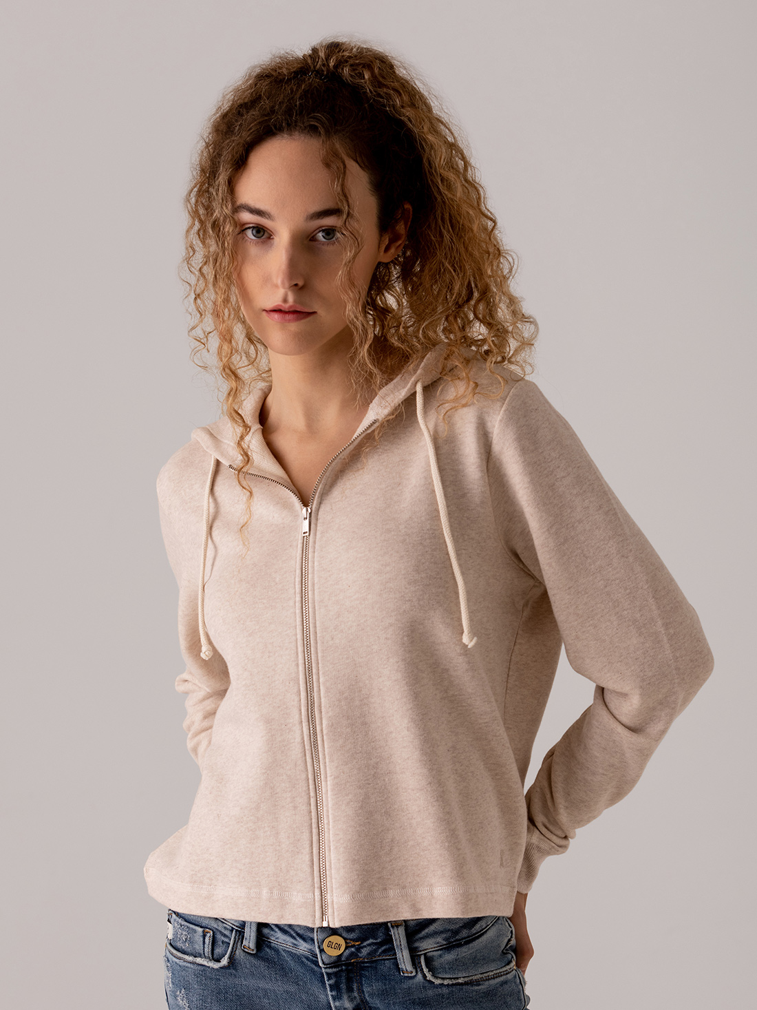 Detailansicht von Kapuzen-Sweatjacke aus Baumwolle von ARMEDANGELS