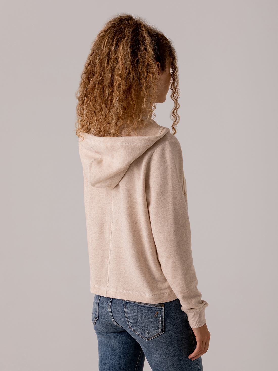 Detailansicht von Kapuzen-Sweatjacke aus Baumwolle von ARMEDANGELS