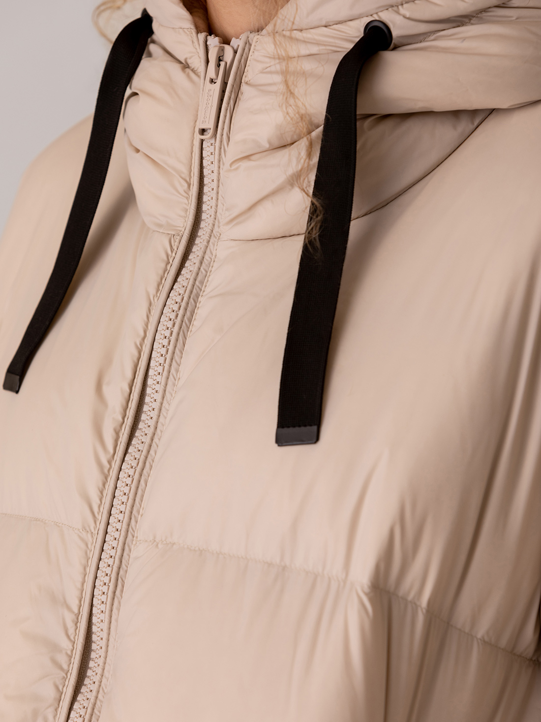 Detailansicht von Langer Daunenmantel von BOMBOOGIE