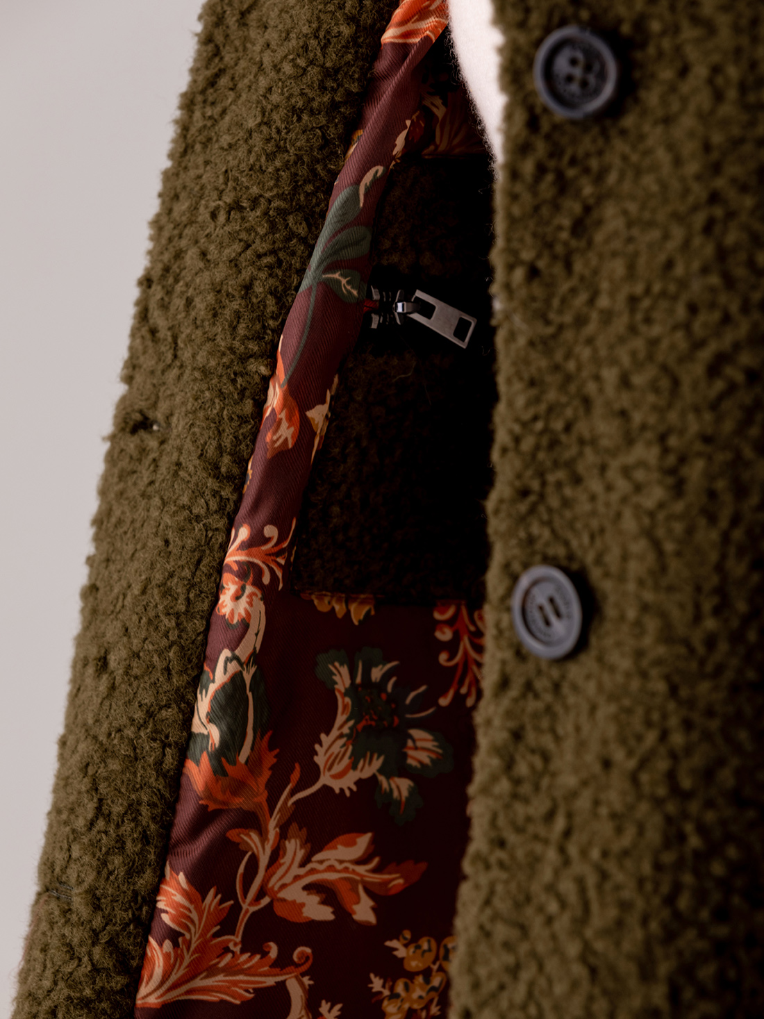 Detailansicht von Teddy-Mantel von OAKWOOD