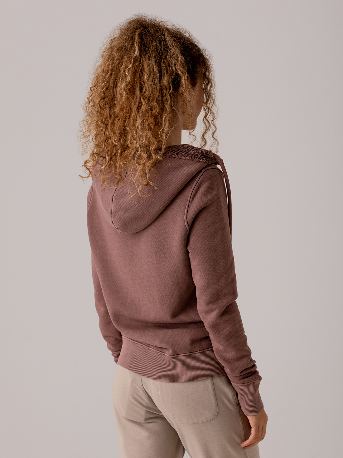 Detailansicht von Kapuzen-Sweatjacke aus Baumwolle von ZHRILL