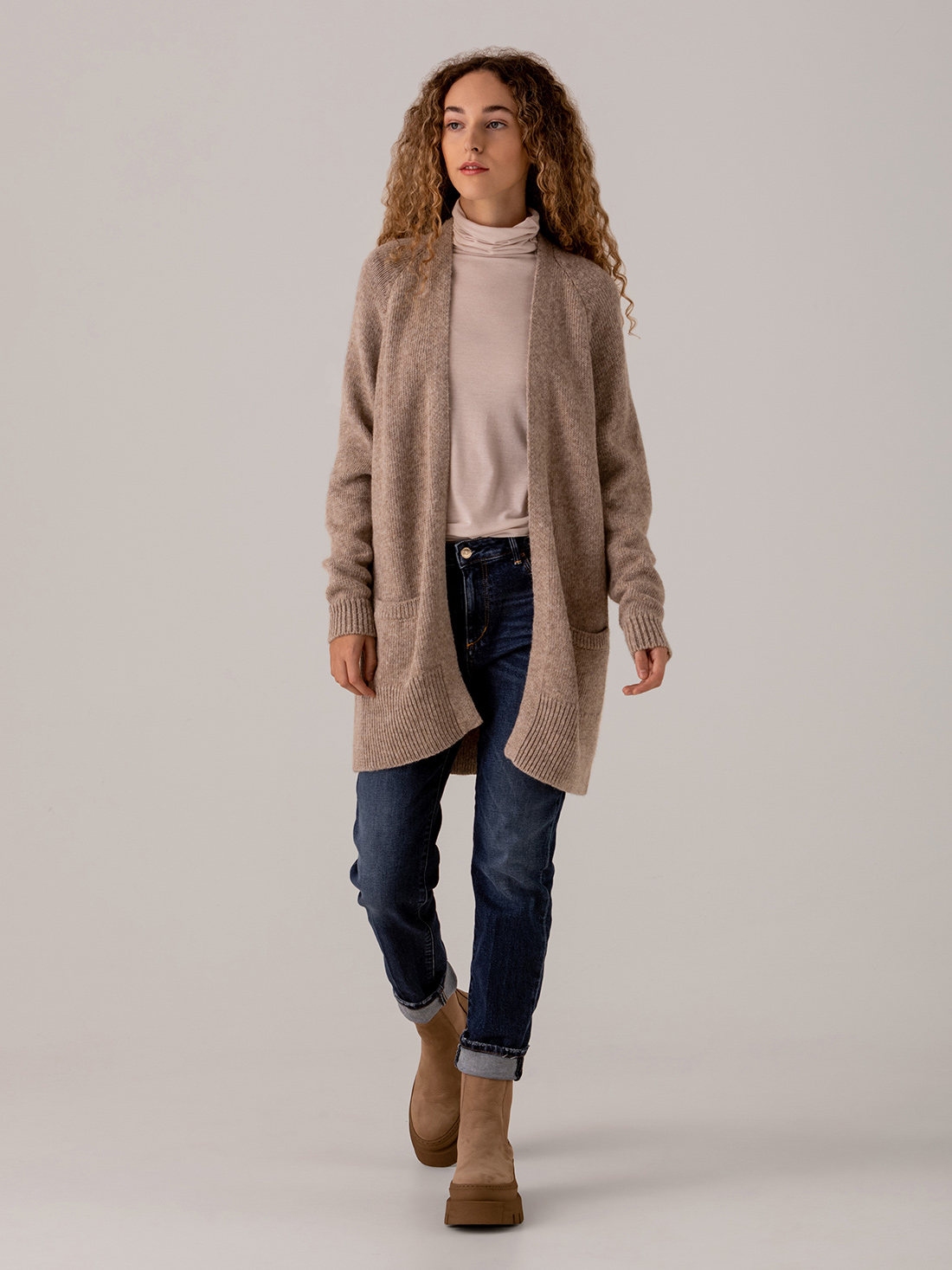 Detailansicht von Langer Cardigan von SIBIN LINNEBJERG