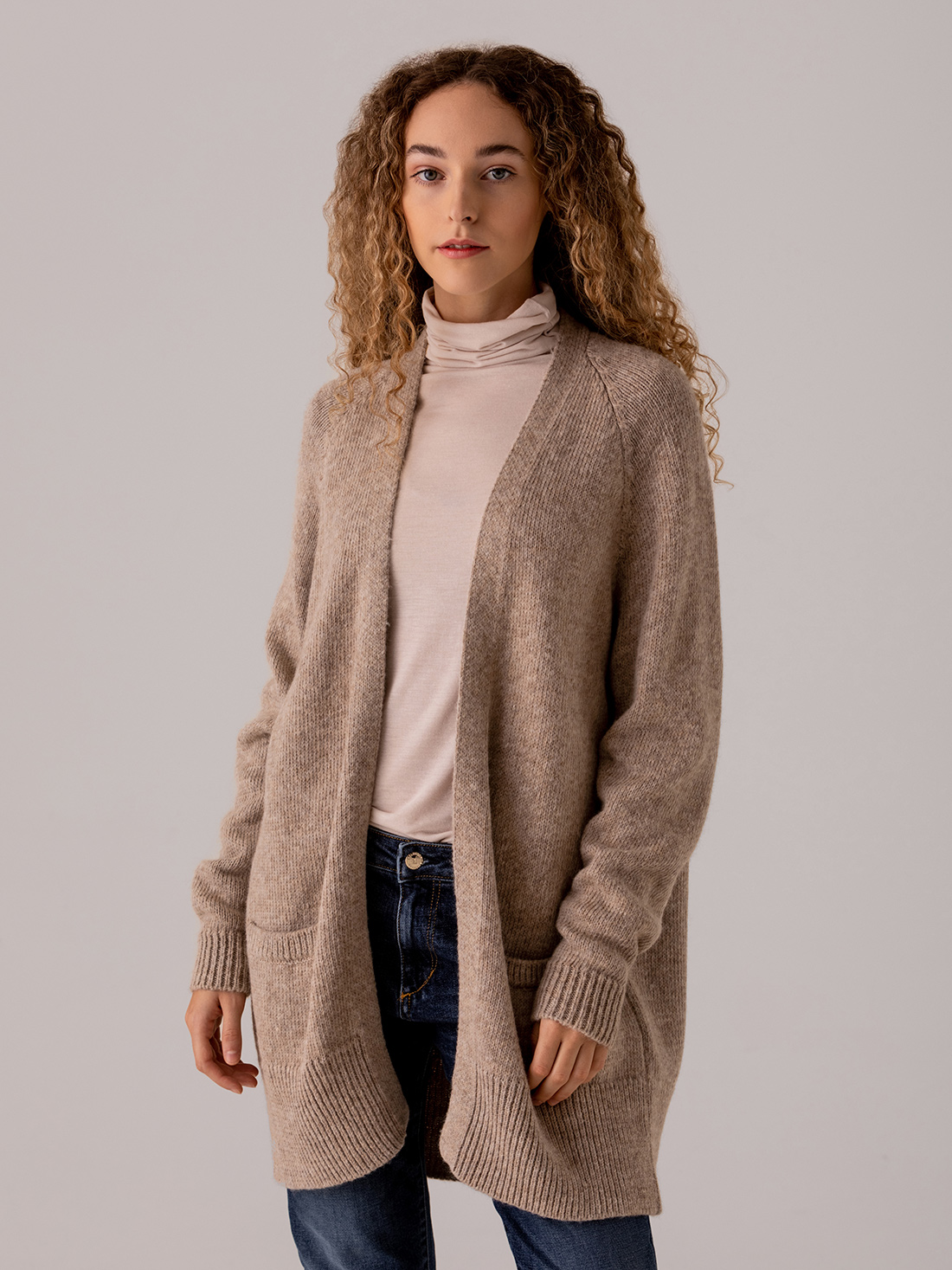 Detailansicht von Langer Cardigan von SIBIN LINNEBJERG