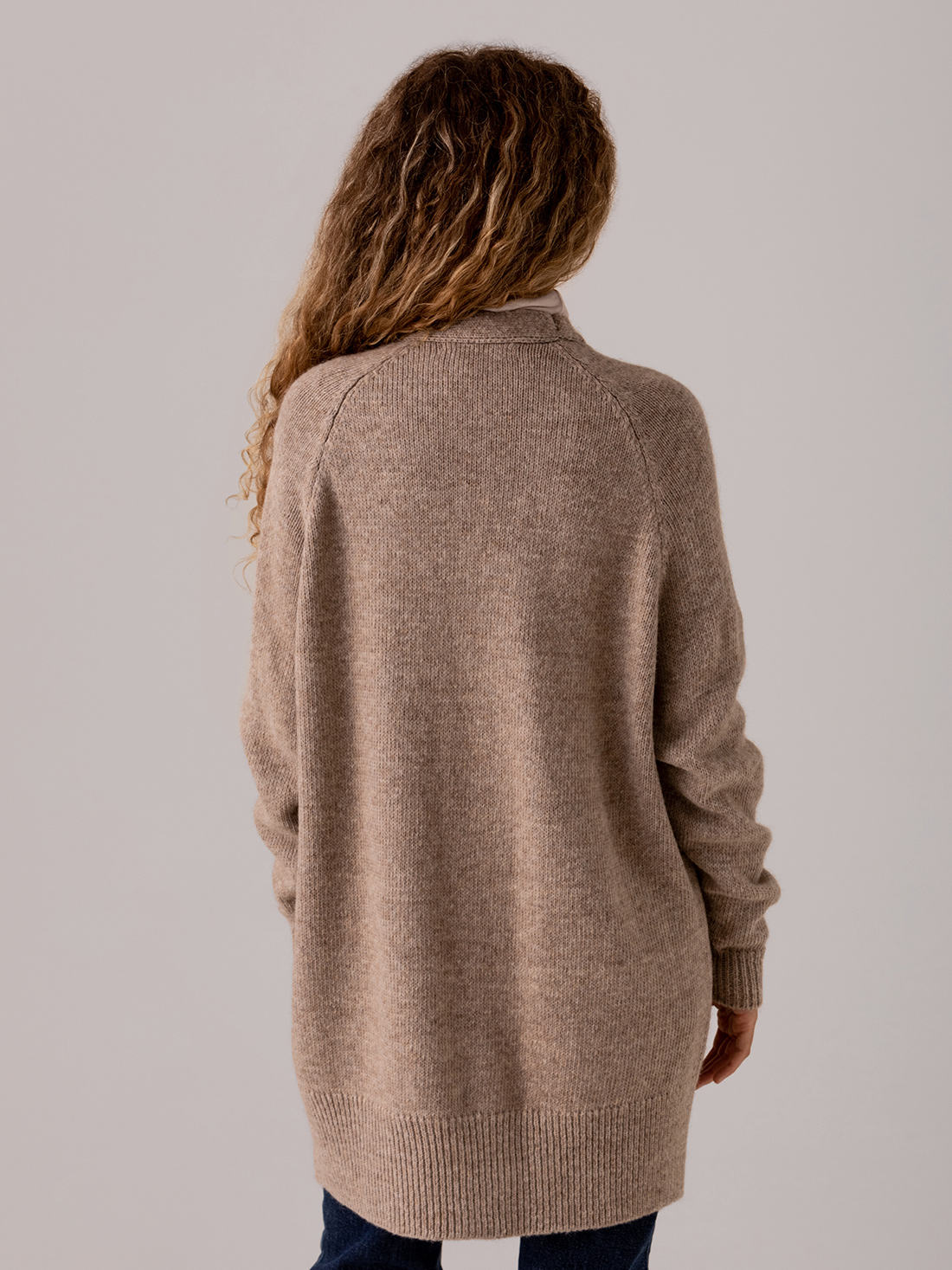 Detailansicht von Langer Cardigan von SIBIN LINNEBJERG