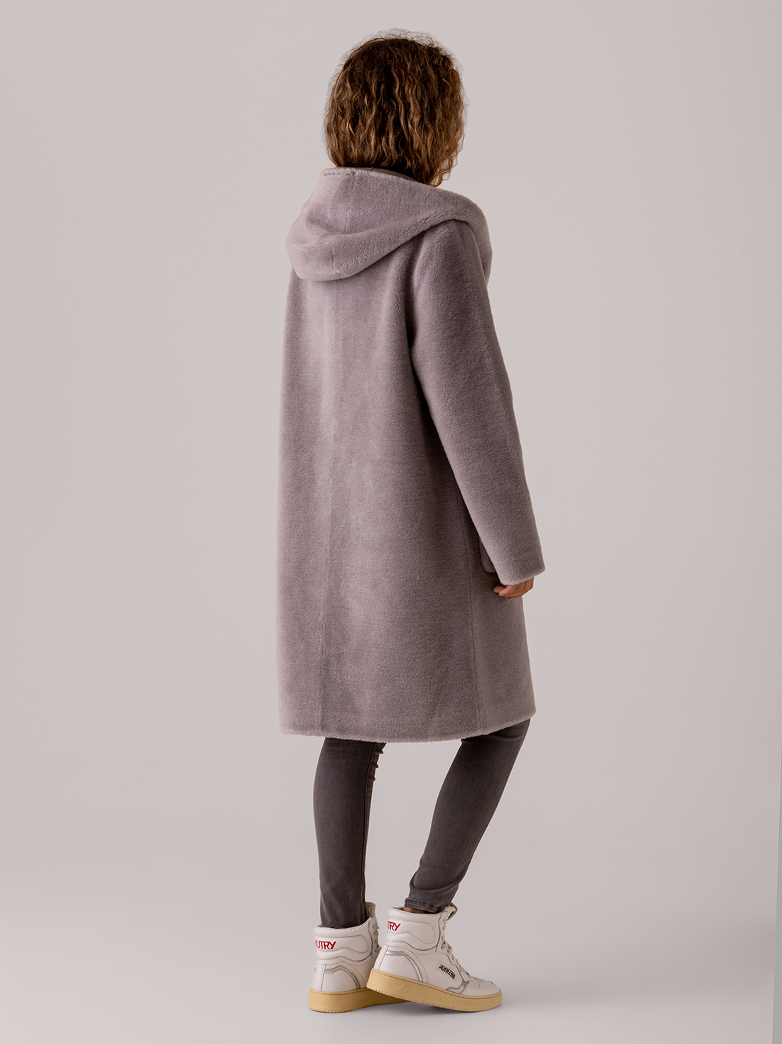 Detailansicht von Wendbarer Kunstfell-Mantel von OAKWOOD