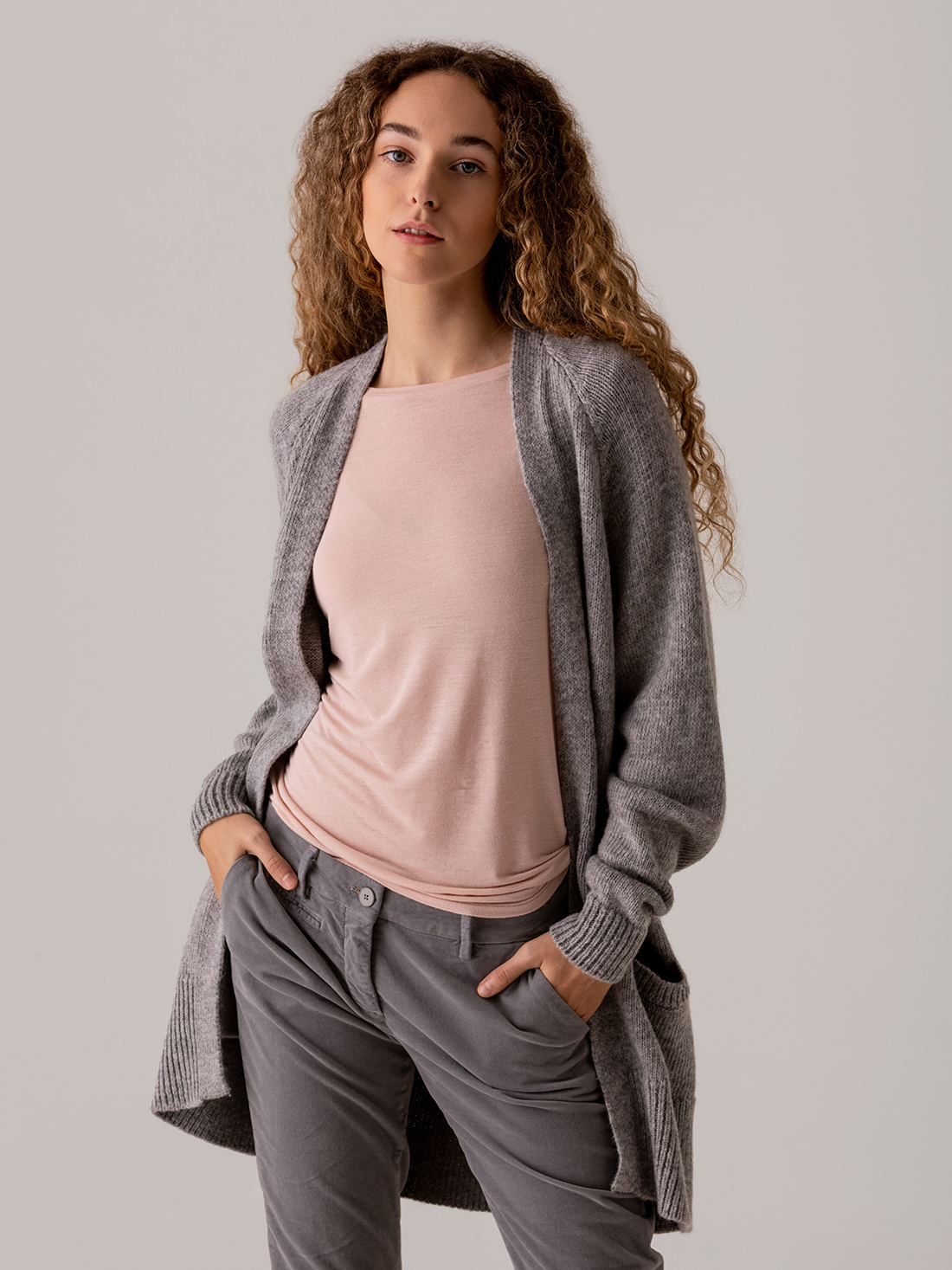 Detailansicht von Langer Cardigan von SIBIN LINNEBJERG