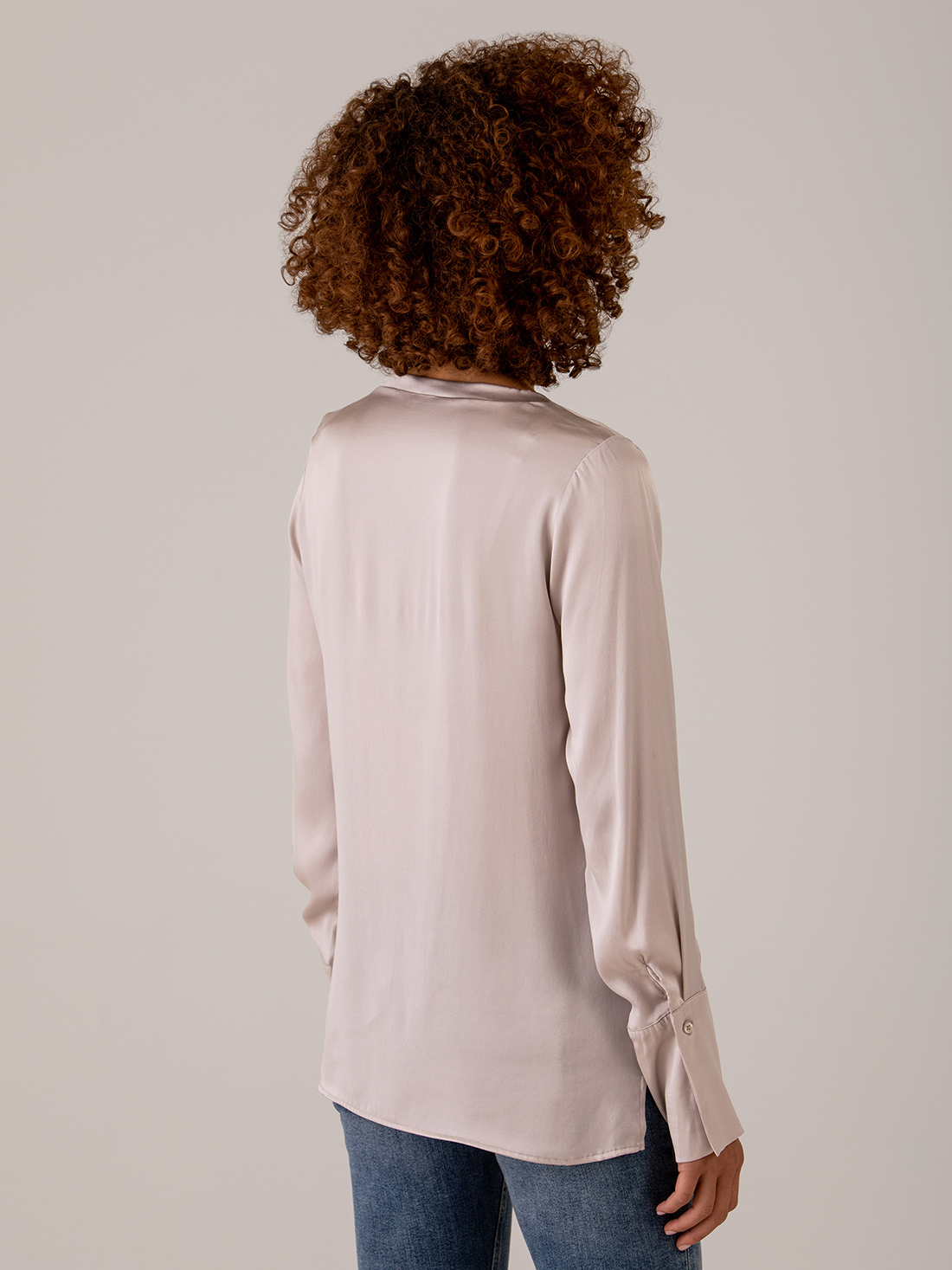 Detailansicht von Seidenbluse von DANIELS