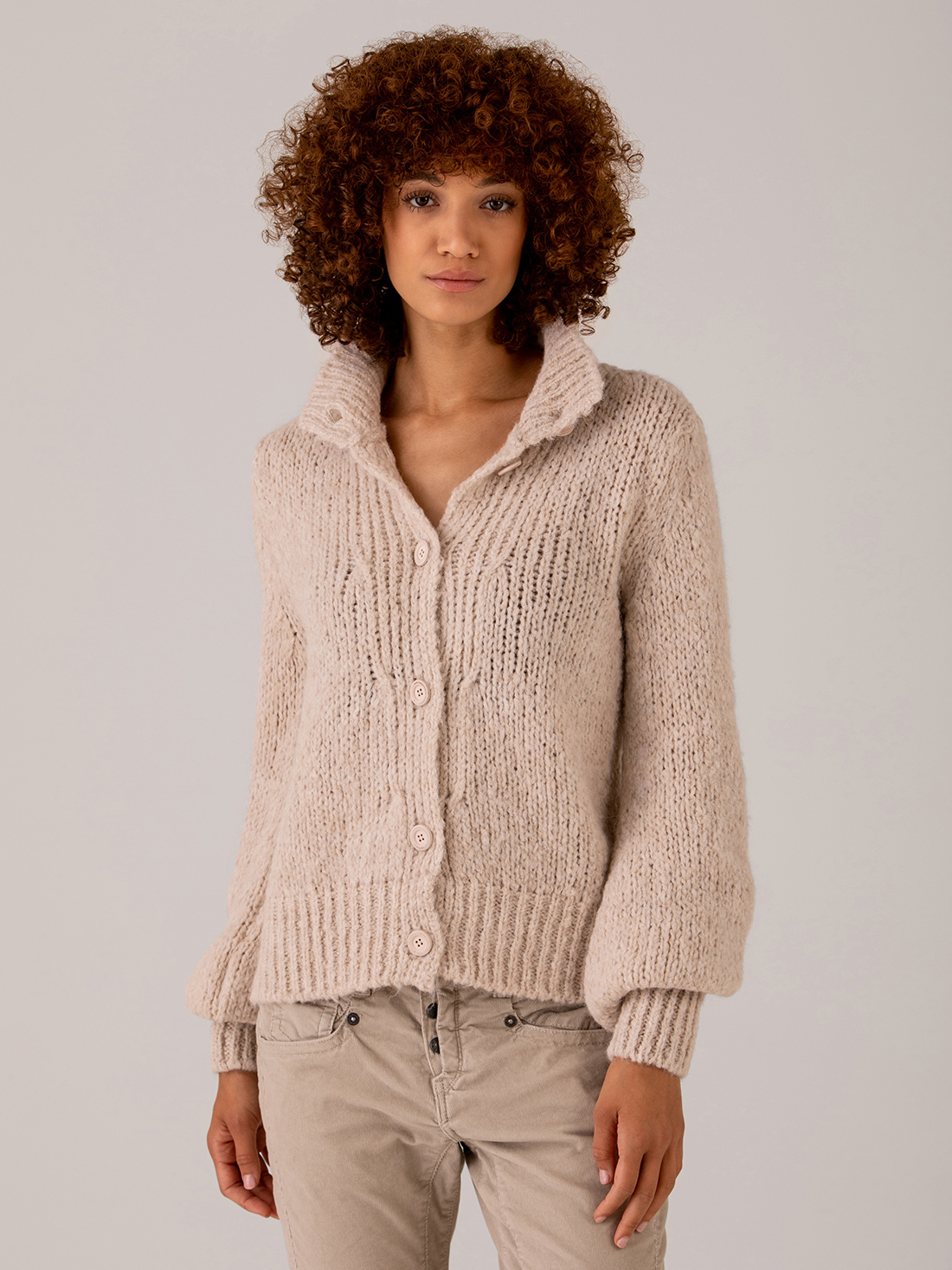 Detailansicht von Strickjacke von BELLAMY