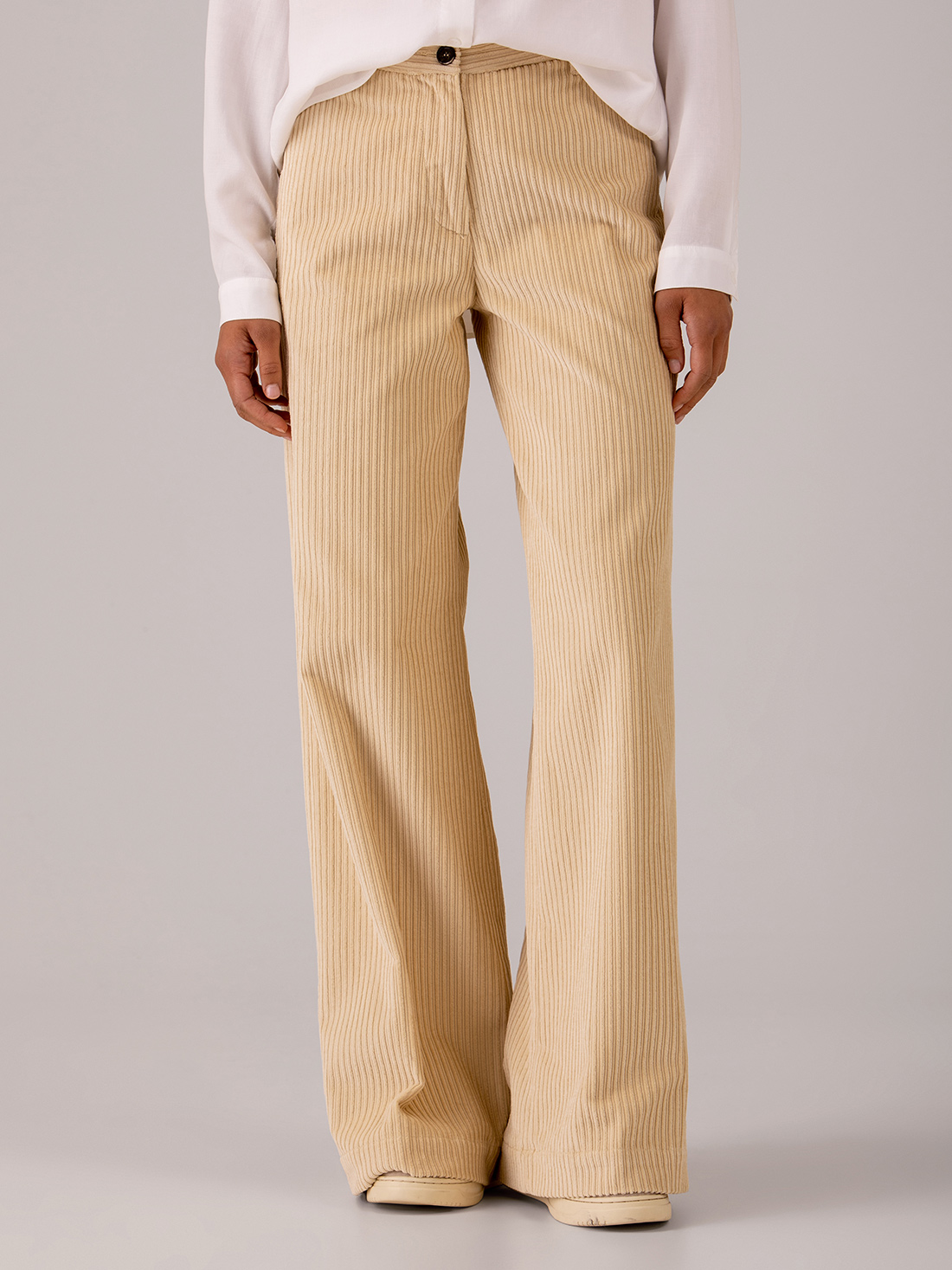 Detailansicht von Weite Hose aus Cord von NINE IN THE MORNING