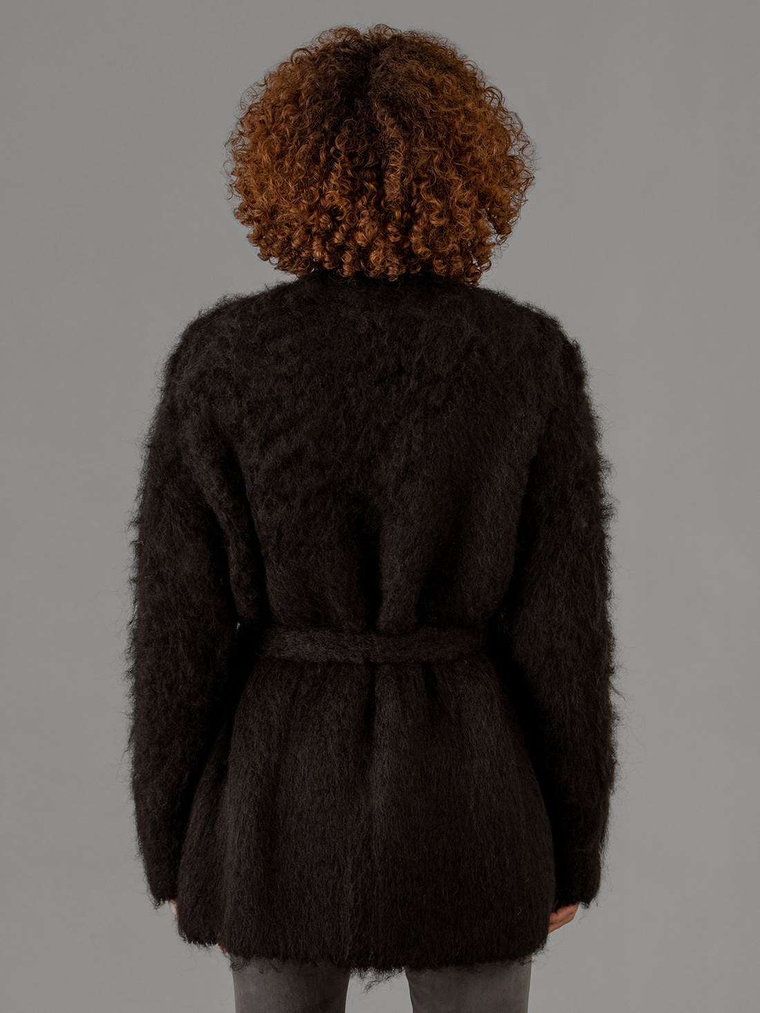 Detailansicht von Strickjacke aus Alpakawolle von ROBERTO COLLINA