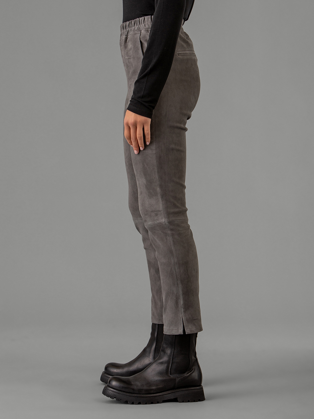 Detailansicht von Velour-Lederhose von ARMA