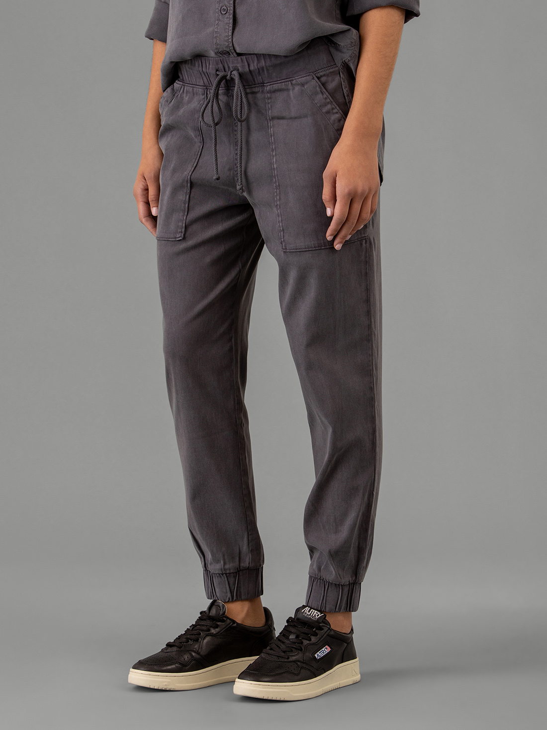 Detailansicht von Lässige Hose im Jogging-Stil von BELLA DAHL