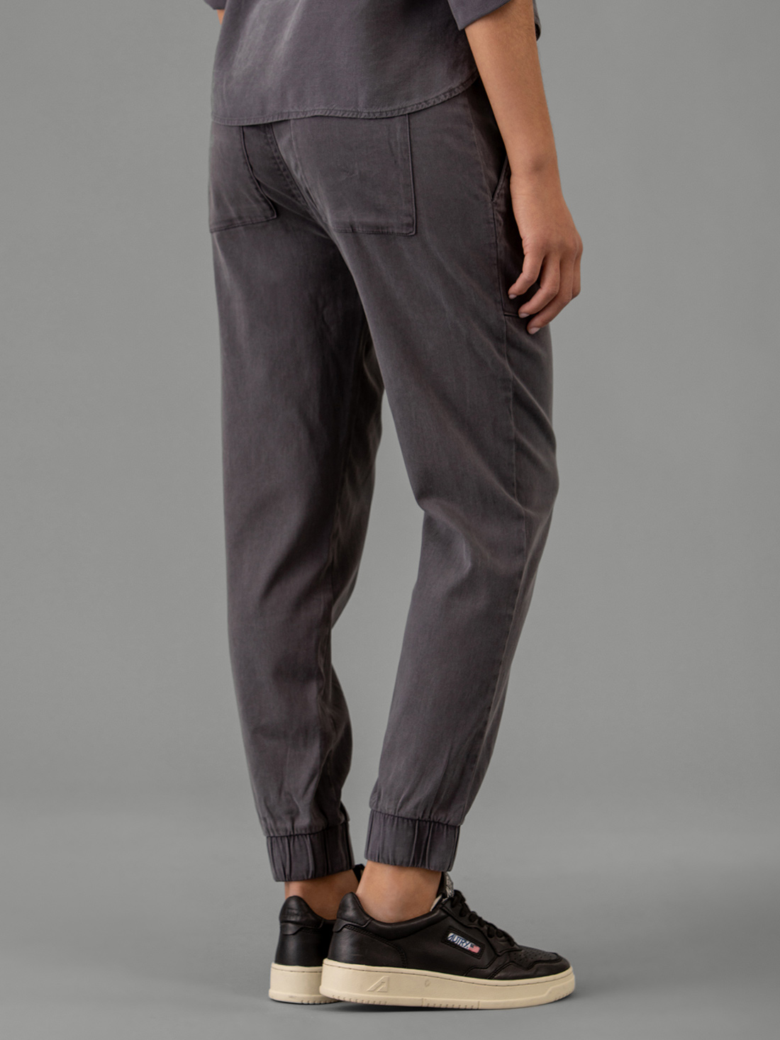 Detailansicht von Lässige Hose im Jogging-Stil von BELLA DAHL