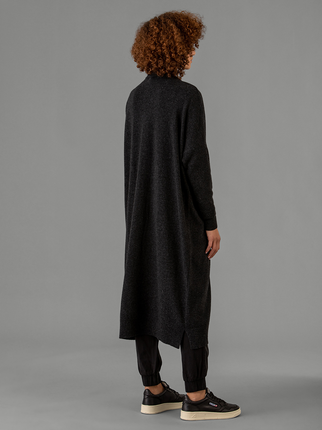 Detailansicht von Langer Cardigan von SIBIN LINNEBJERG